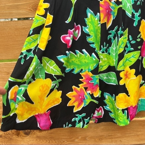 Vintage Pleated High Rise Colourful Lightweight Wide Leg Trouser Shorts - Picture 7 of 10